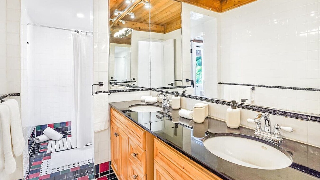 Photo of Bathroom in Biscayne Park