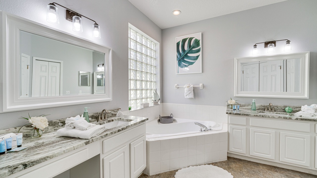 Photo of Bathroom in Bridgewater Crossing