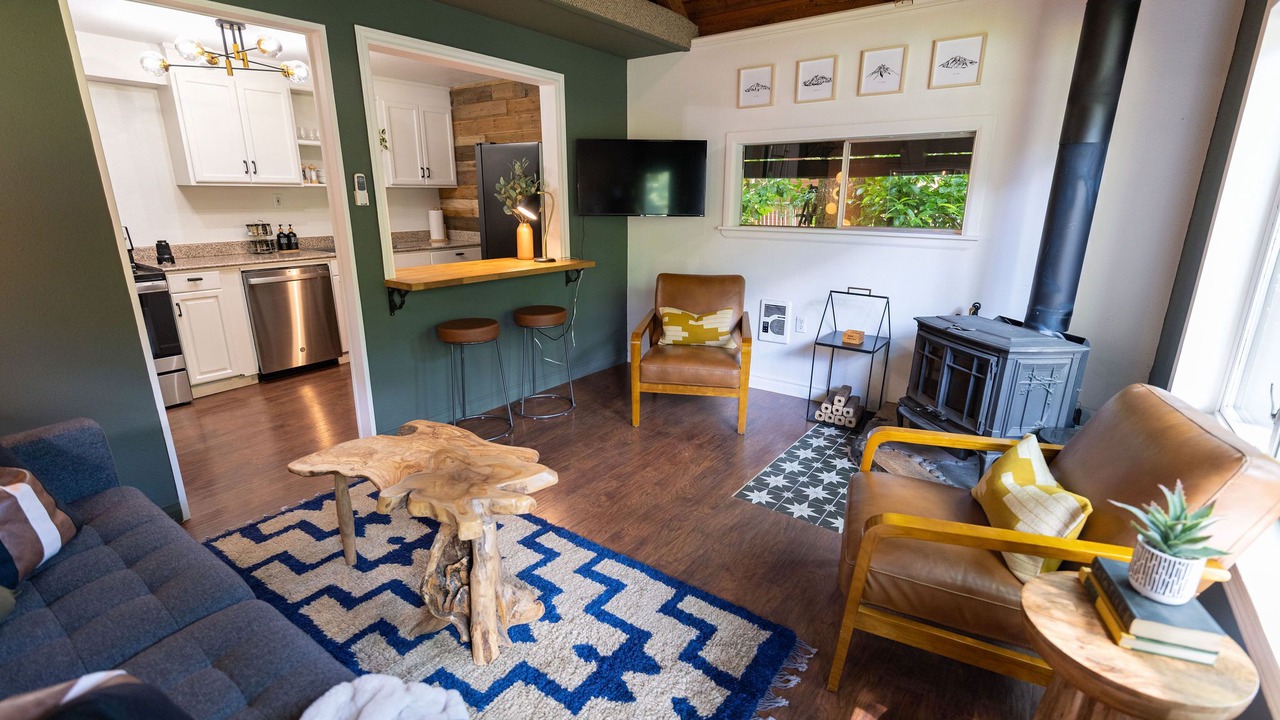 Photo of Livingroom in Gold Bar
