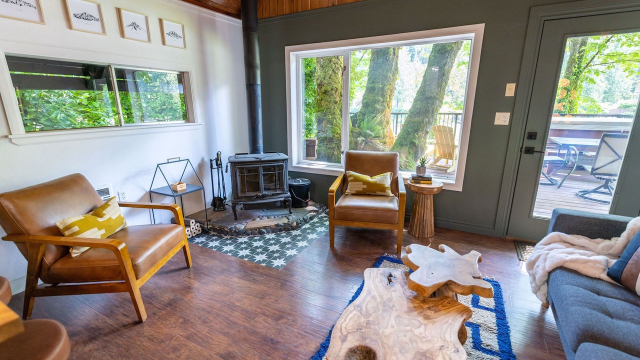 Photo of Livingroom in Gold Bar