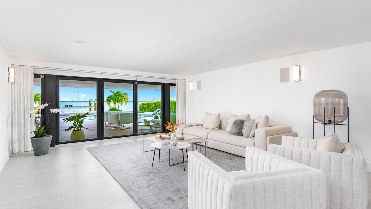 Photo of Livingroom in North Bay Village