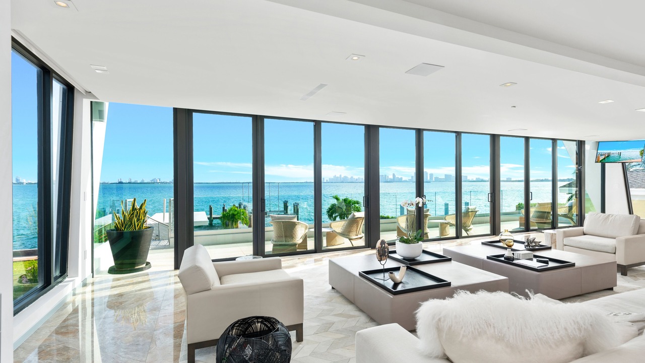Photo of Livingroom in North Bay Village