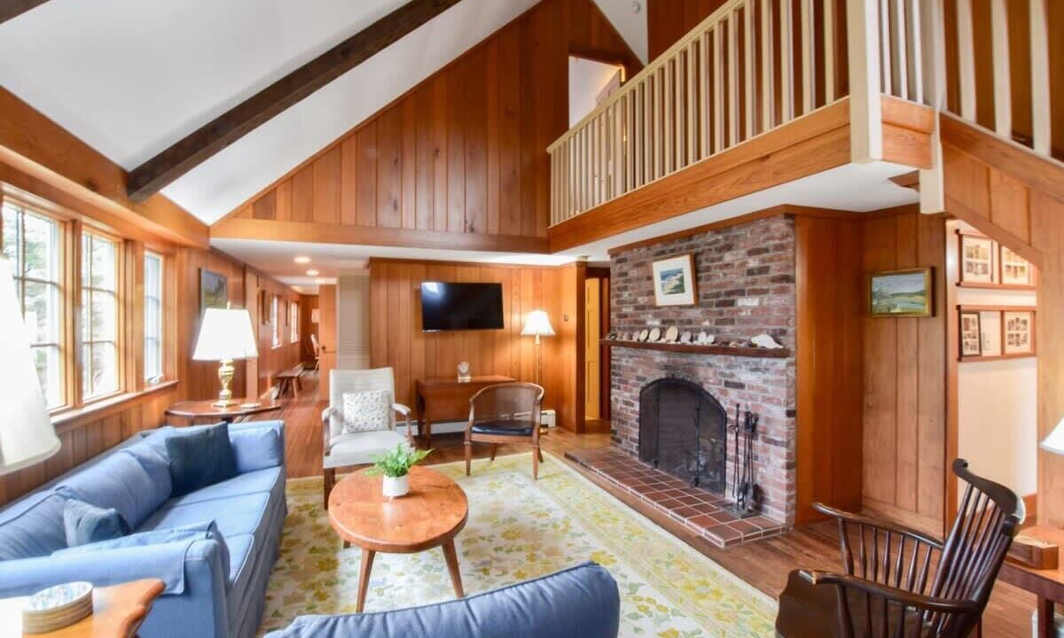 Photo of Livingroom in Truro