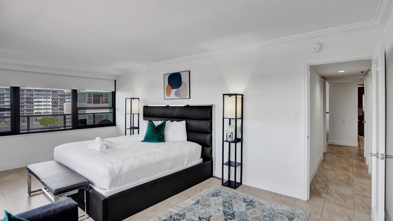 Photo of Bedroom in Mid Beach