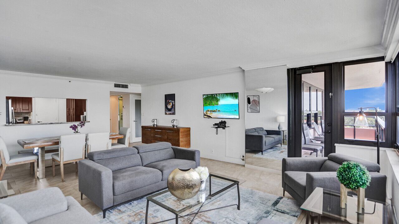Photo of Livingroom in Mid Beach