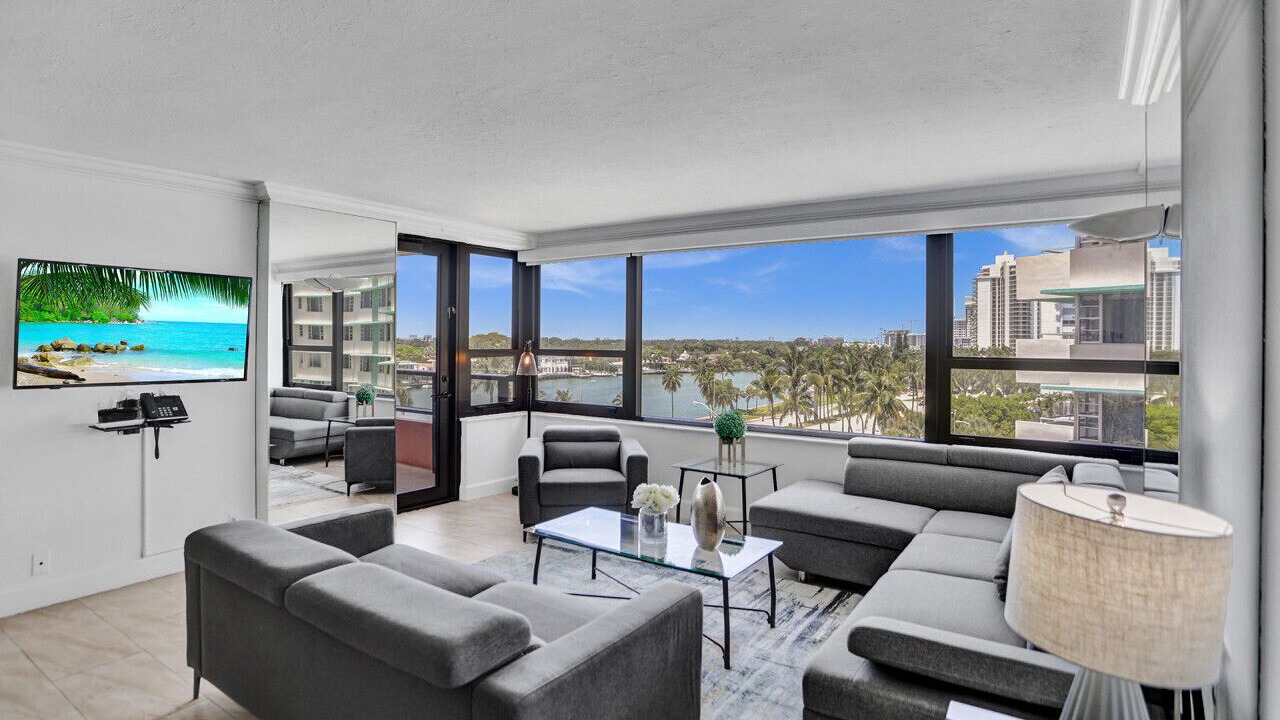 Photo of Livingroom in Mid Beach