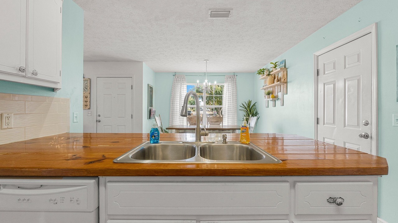 Photo of Kitchen in Kiska Beach