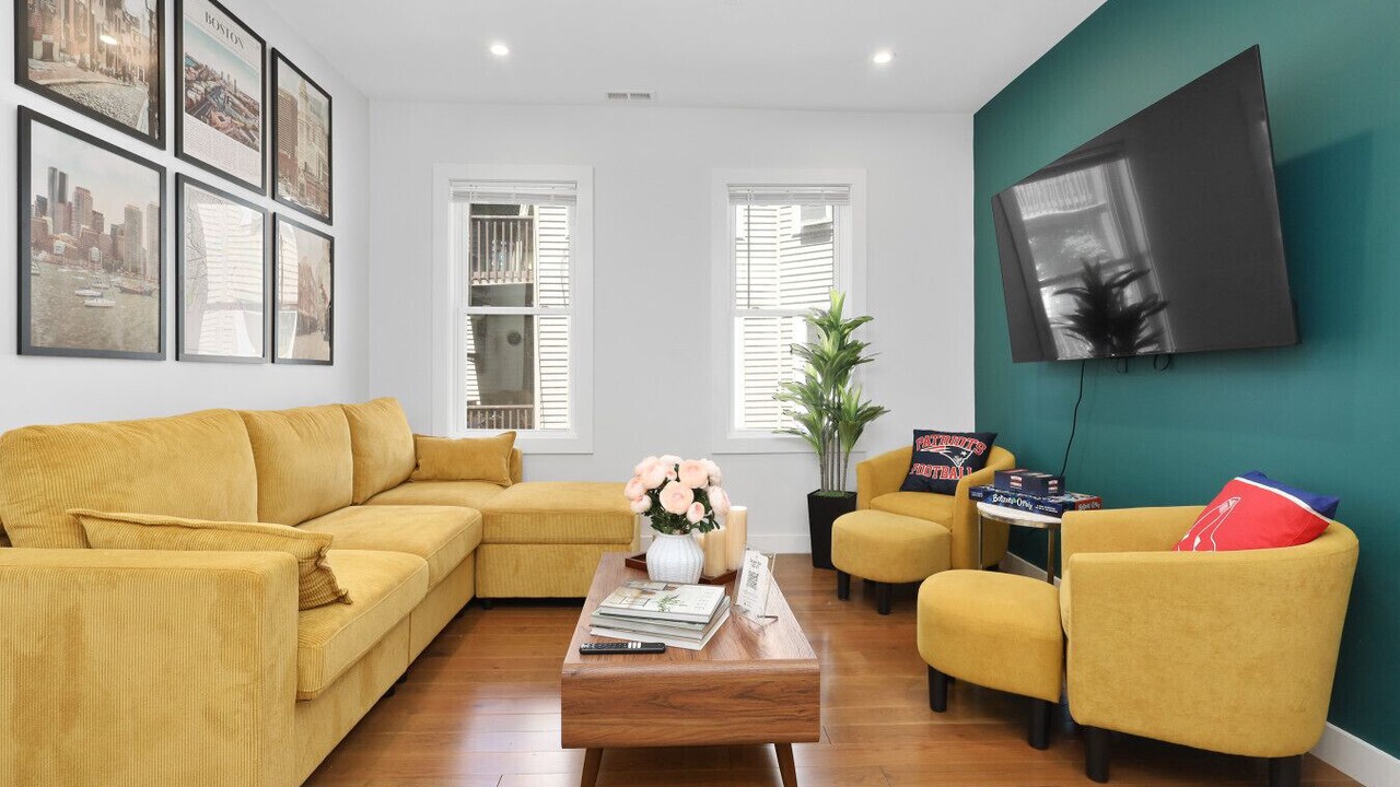 Photo of Livingroom in East Somerville