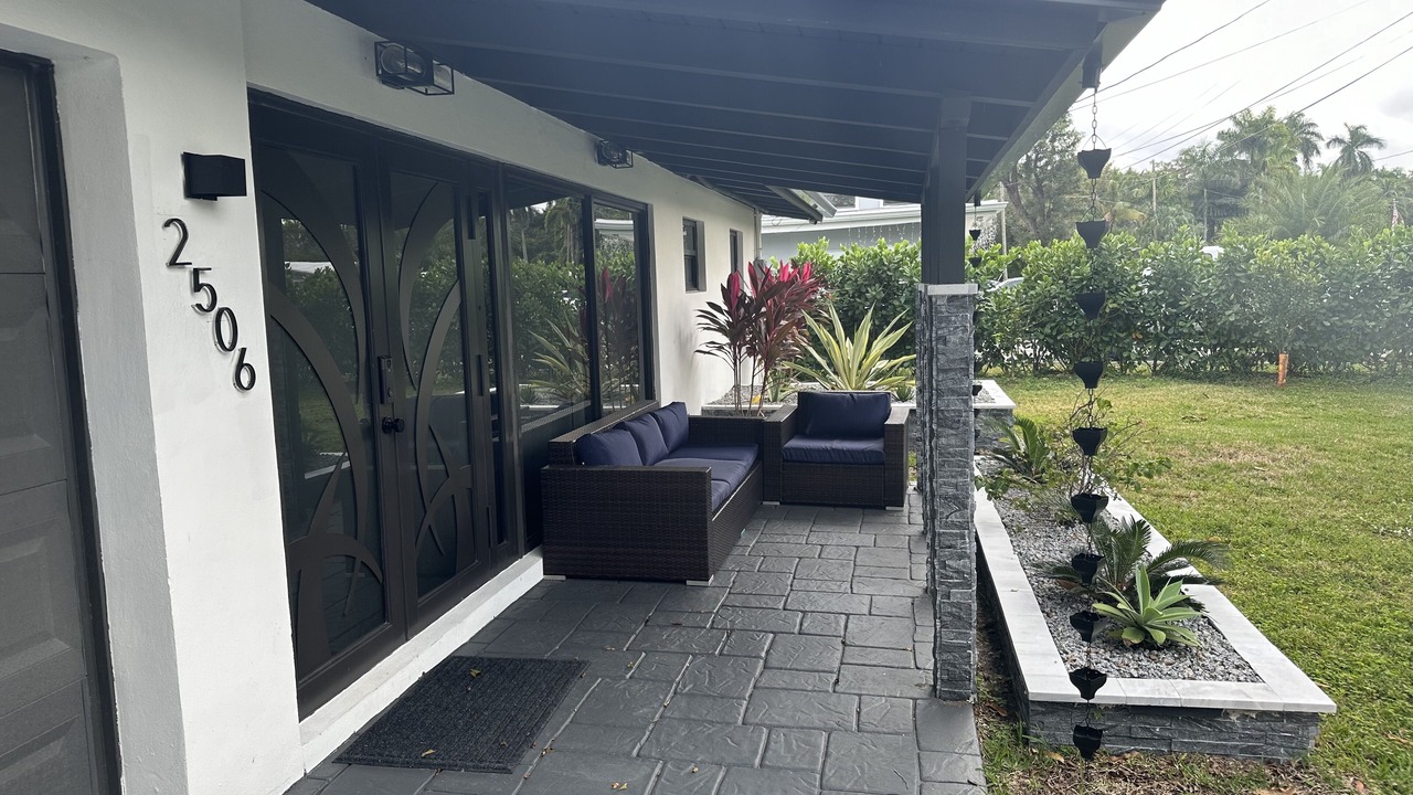 Photo of Patio Balcony in Lauderdale Isles