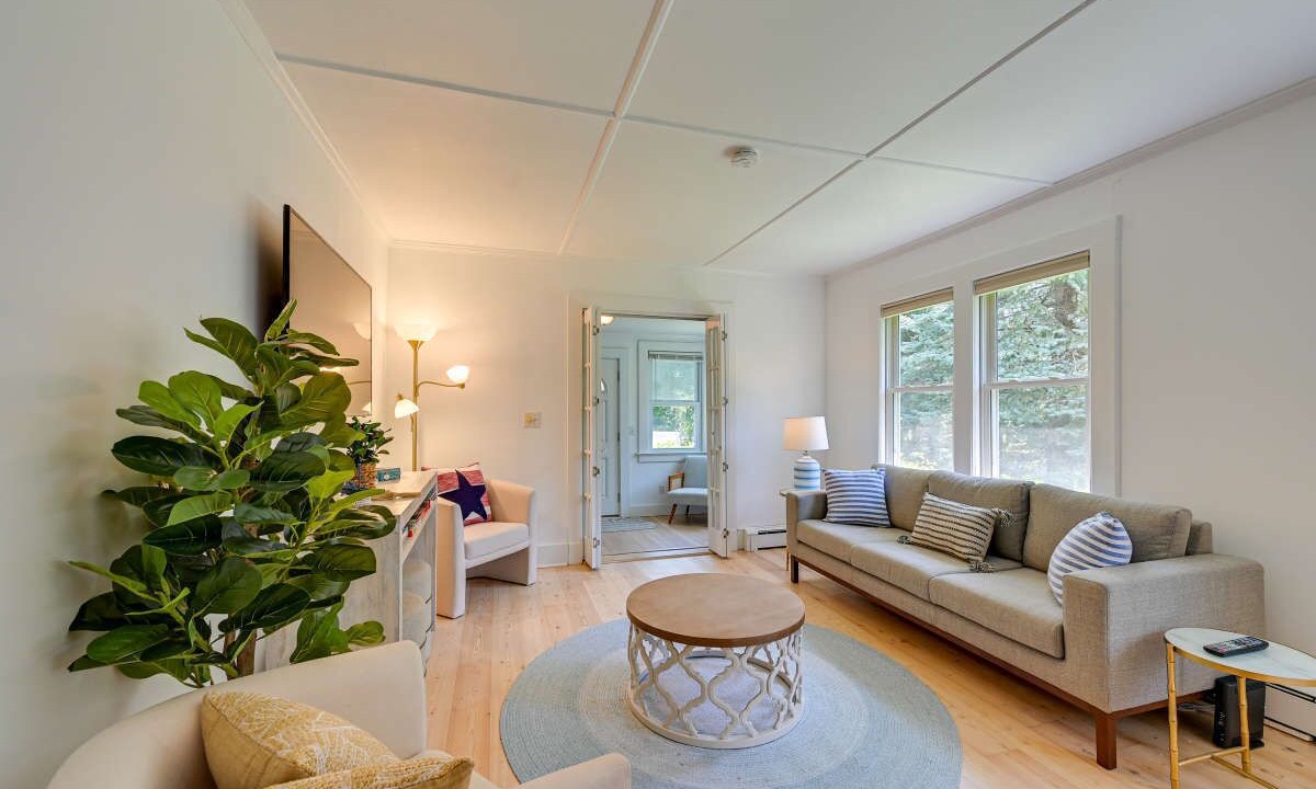 Photo of Livingroom in East Moriches