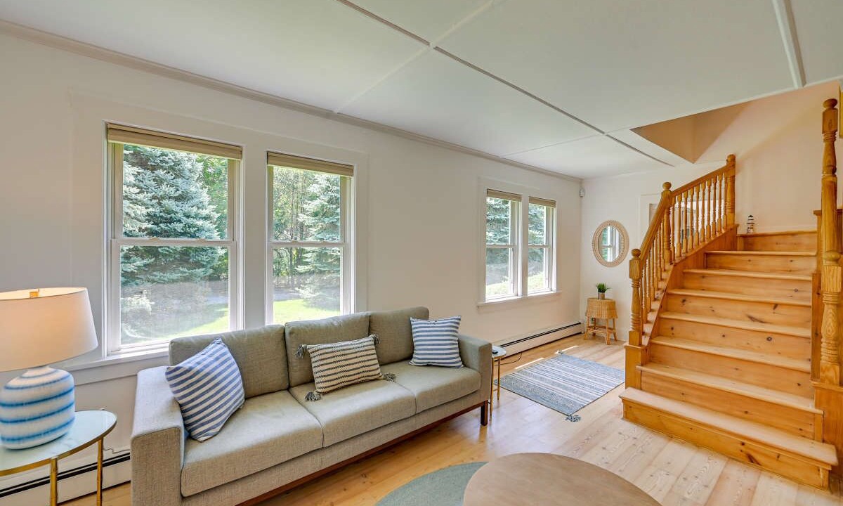 Photo of Livingroom in East Moriches