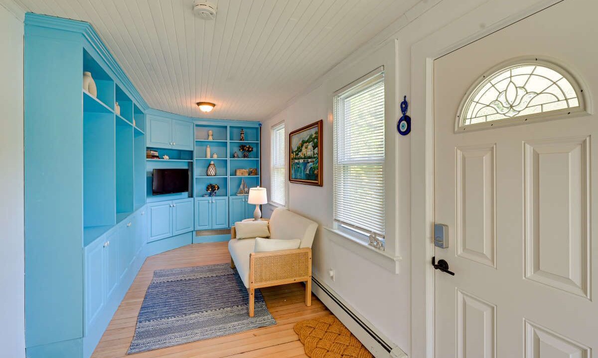 Photo of Livingroom in East Moriches