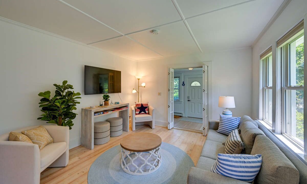 Photo of Livingroom in East Moriches