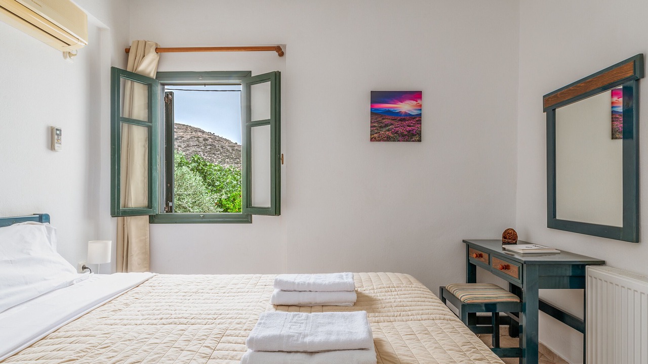 Photo of Bedroom in Platis Gialos