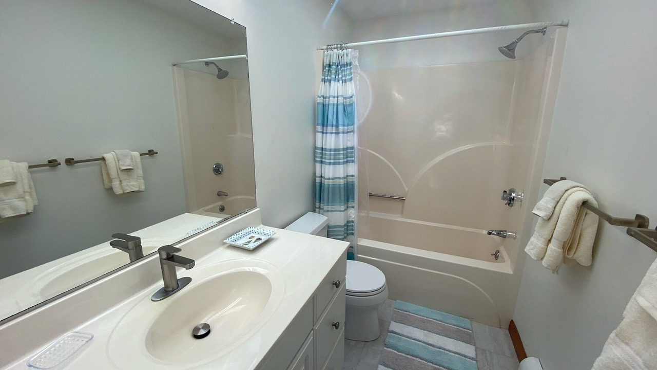 Photo of Bathroom in Lagoon Heights