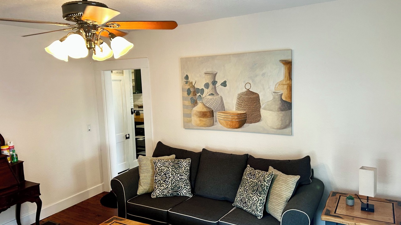 Photo of Livingroom in Historic District