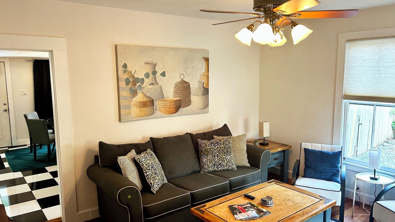 Photo of Livingroom in Historic District