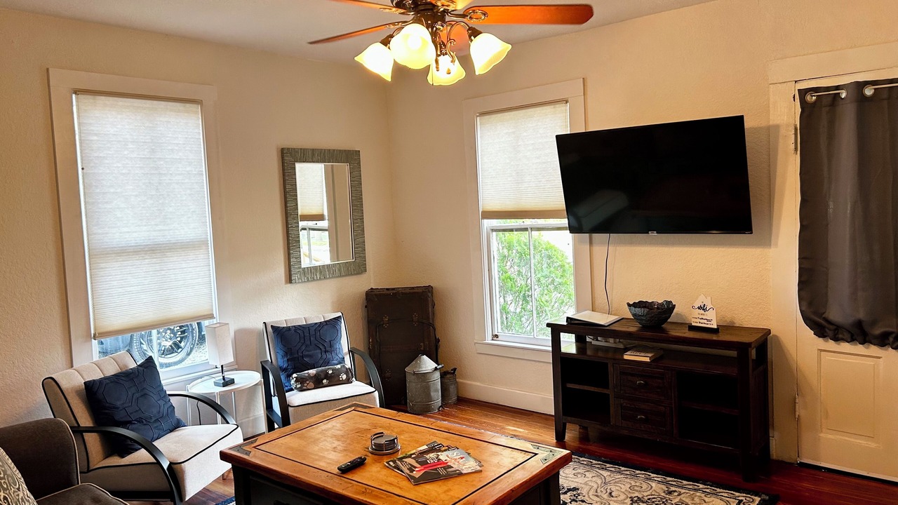 Photo of Livingroom in Historic District