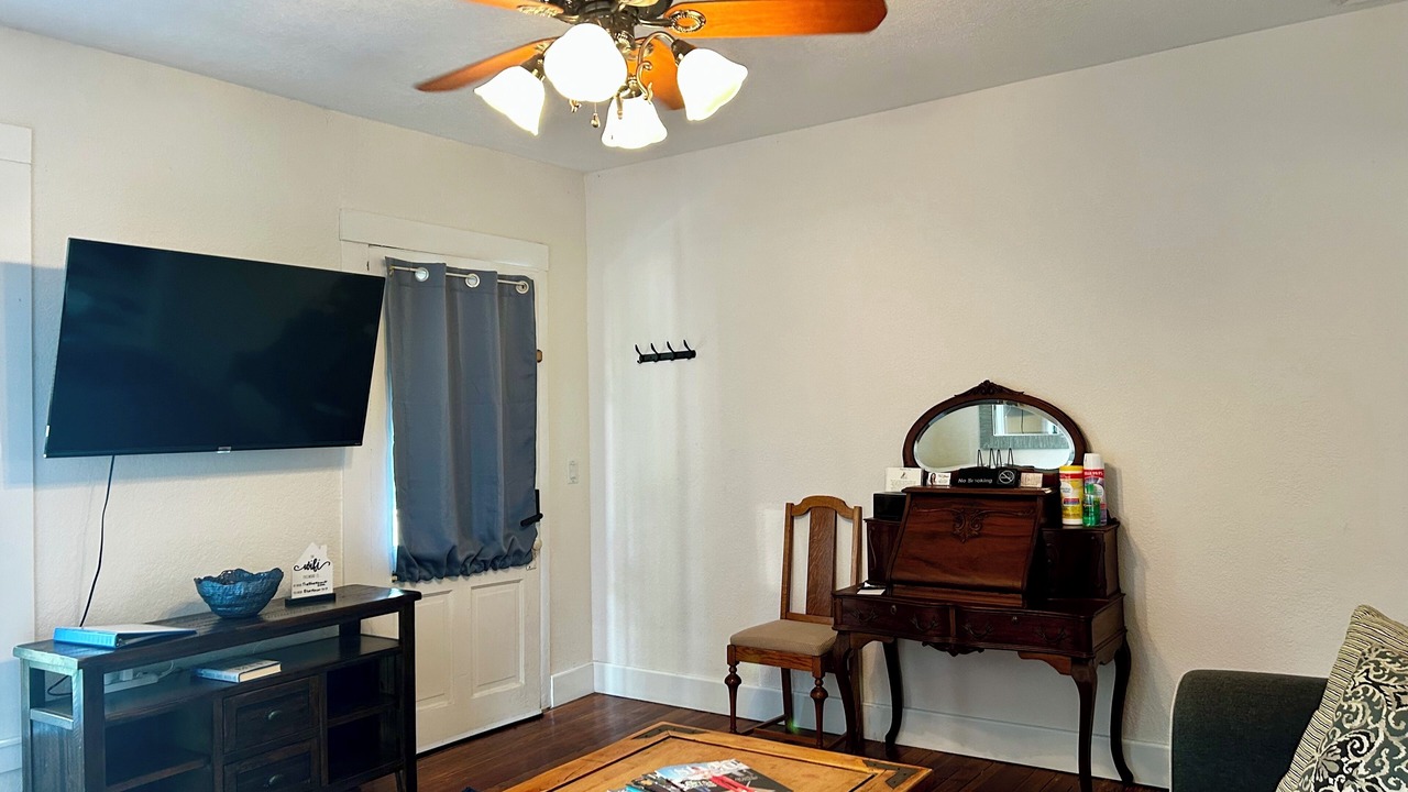 Photo of Livingroom in Historic District