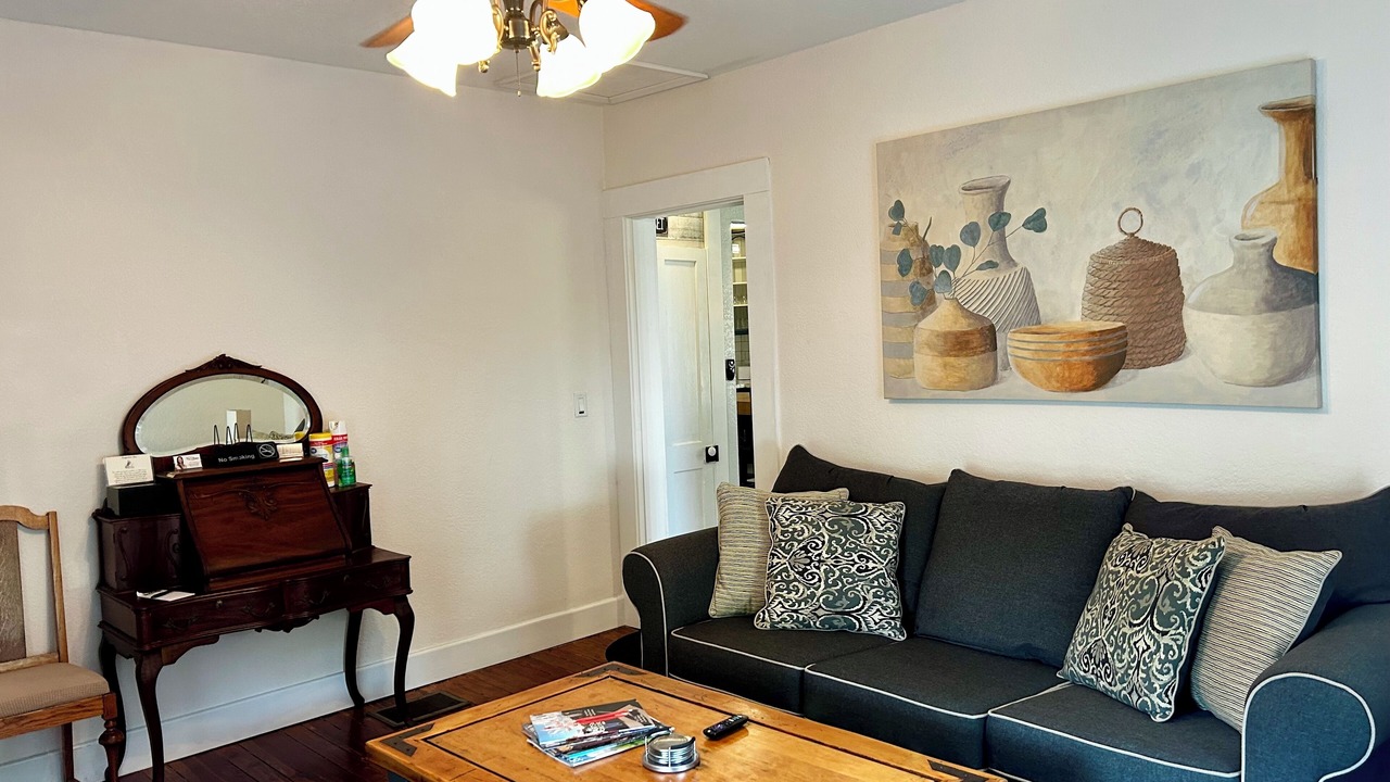 Photo of Livingroom in Historic District