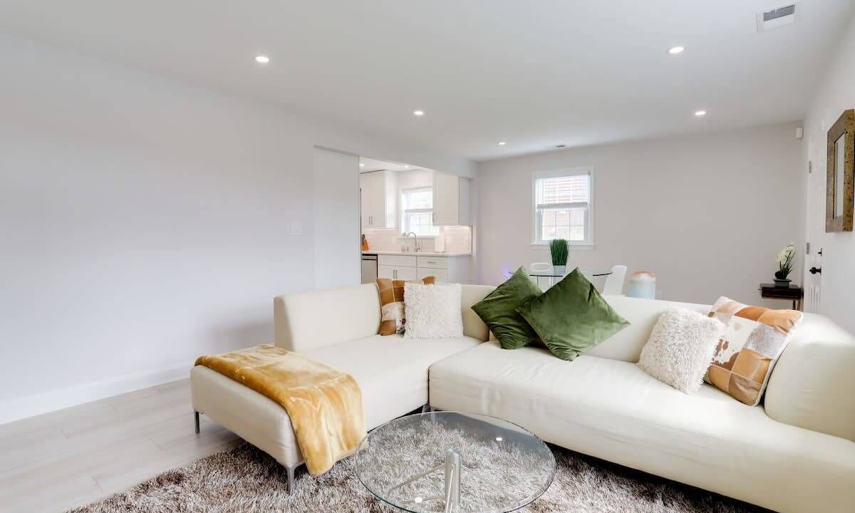 Photo of Livingroom in Seminary Hill