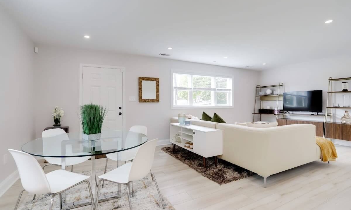Photo of Livingroom in Seminary Hill