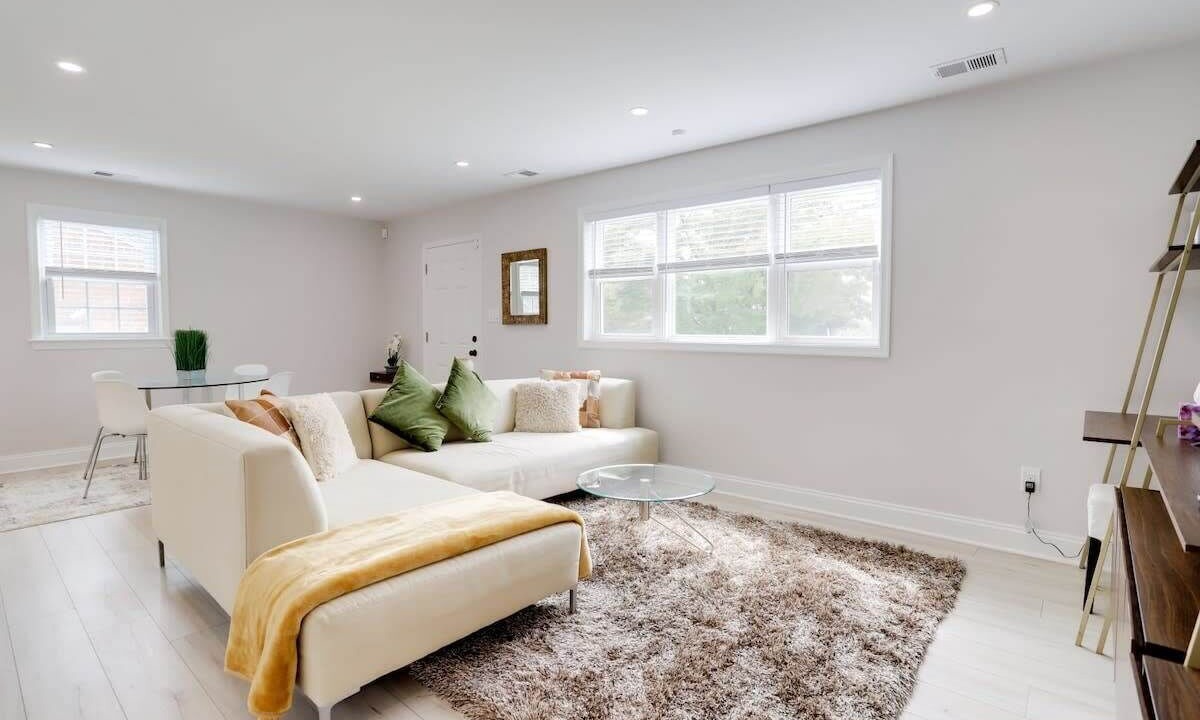 Photo of Livingroom in Seminary Hill