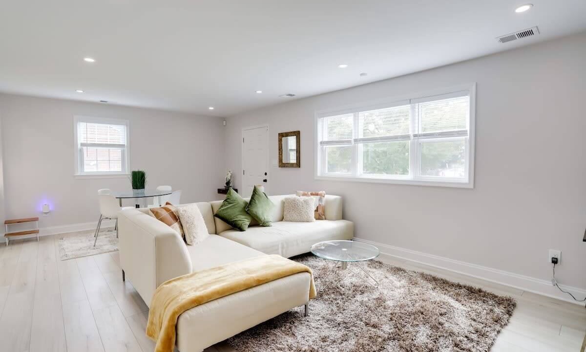 Photo of Livingroom in Seminary Hill