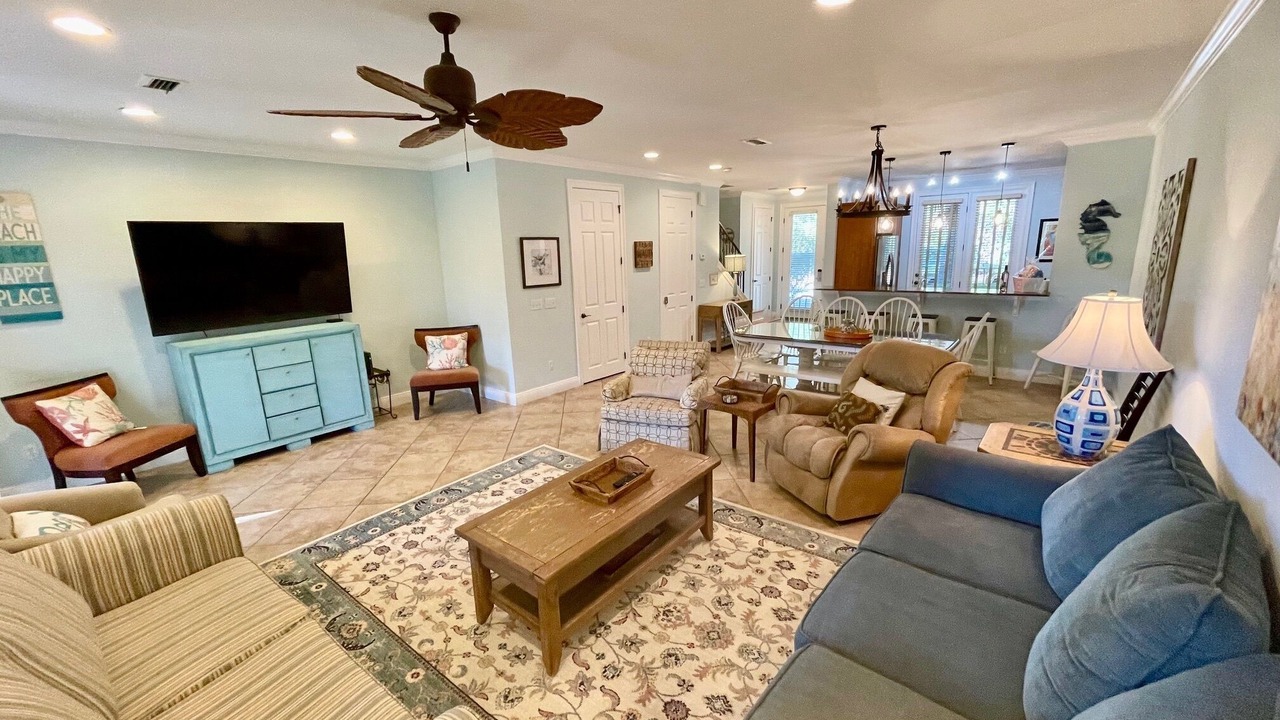 Photo of Livingroom in Gulf Place