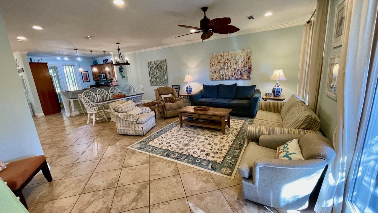 Photo of Livingroom in Gulf Place