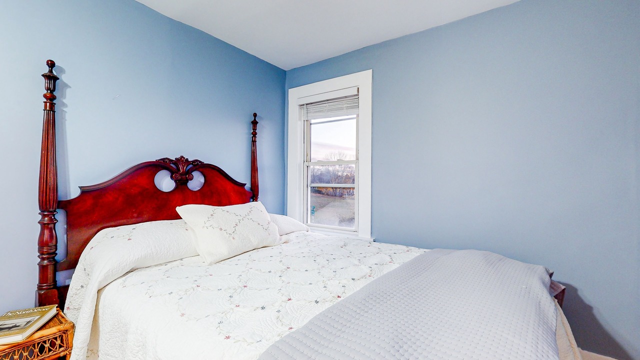 Photo of Bedroom in Beverly