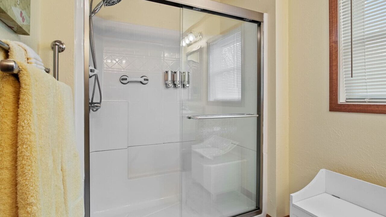 Photo of Bathroom in Delong
