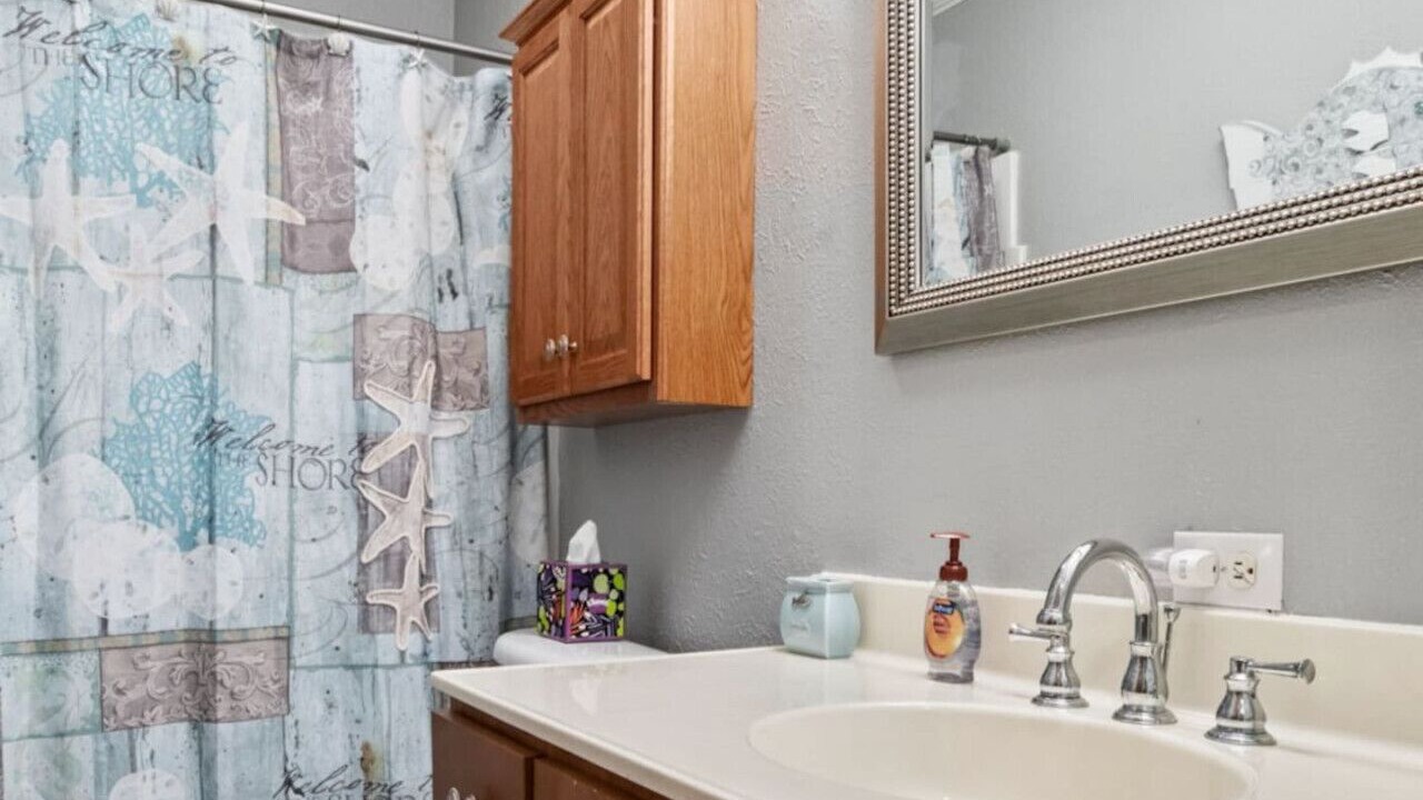 Photo of Bathroom in Delong