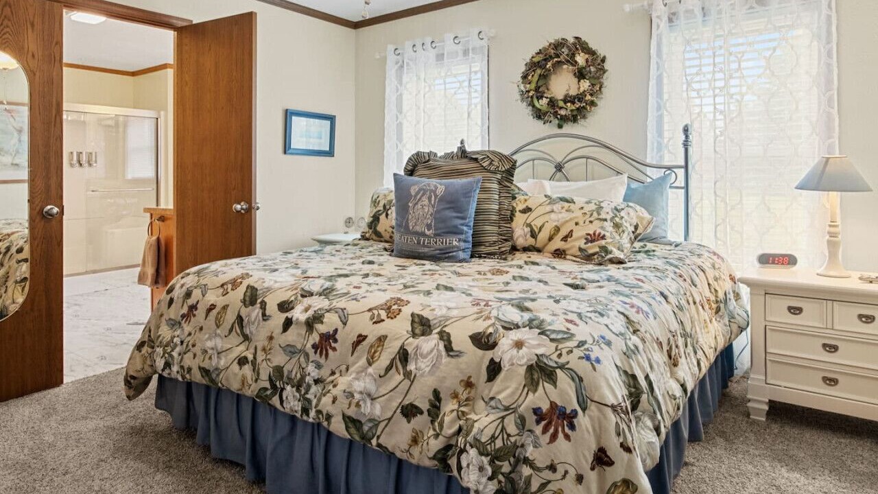 Photo of Bedroom in Delong
