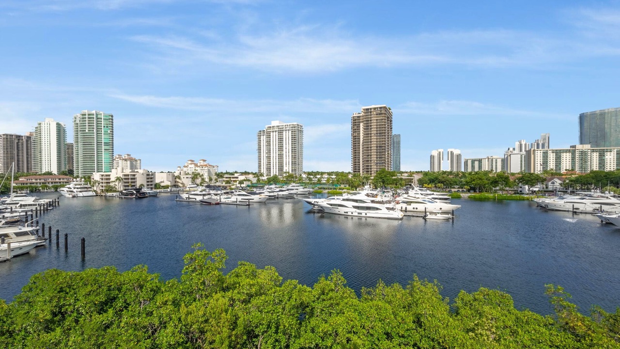 Photo of Others in Aventura