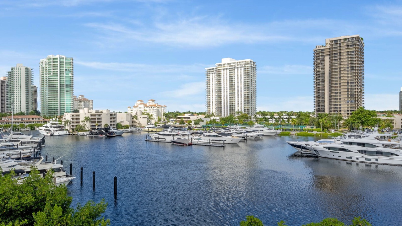 Photo of Others in Aventura