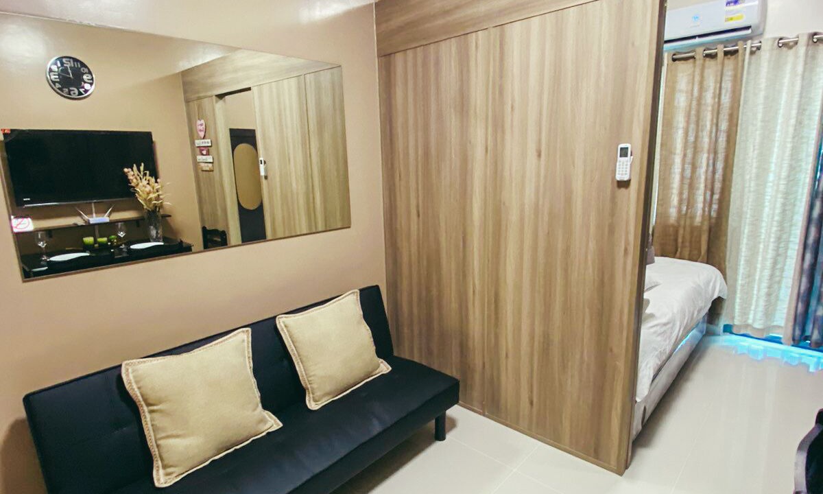 Photo of Livingroom in Highway Hills