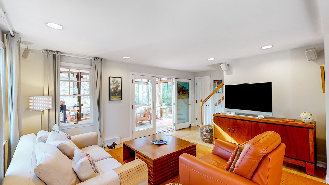 Photo of Livingroom in Truro