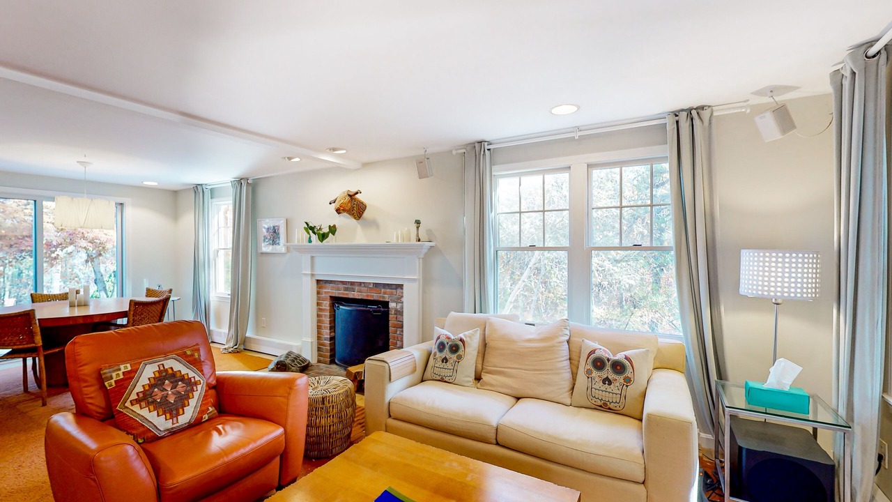Photo of Livingroom in Truro