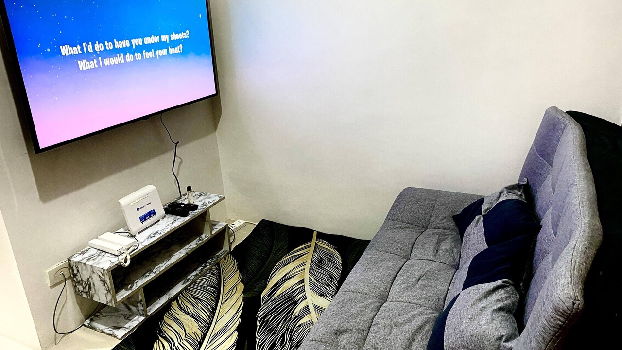 Photo of Livingroom in Highway Hills