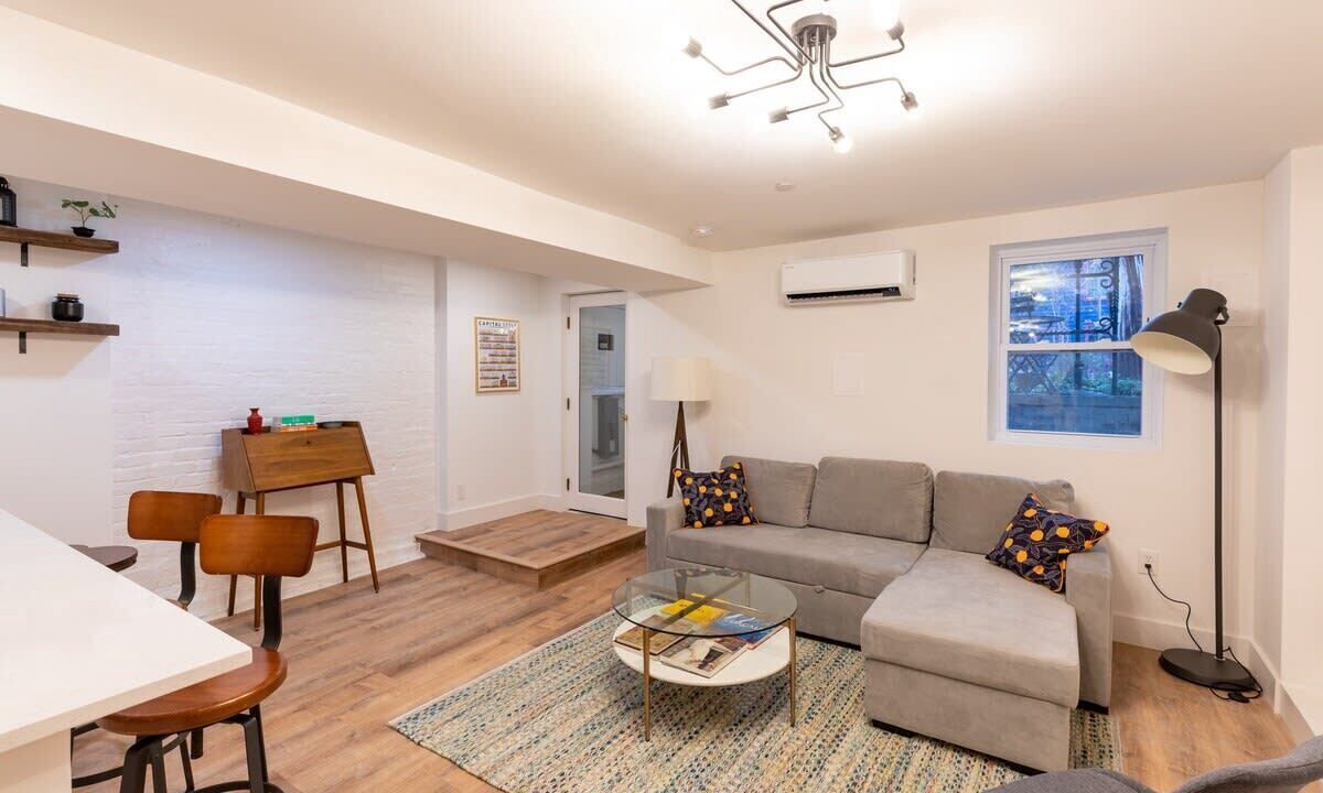 Photo of Livingroom in Dupont Circle
