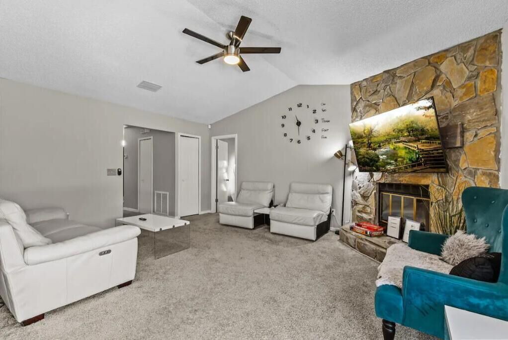 Photo of Livingroom in Westside