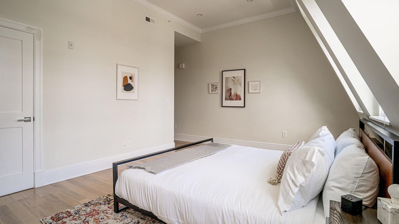 Photo of Bedroom in Dupont Circle