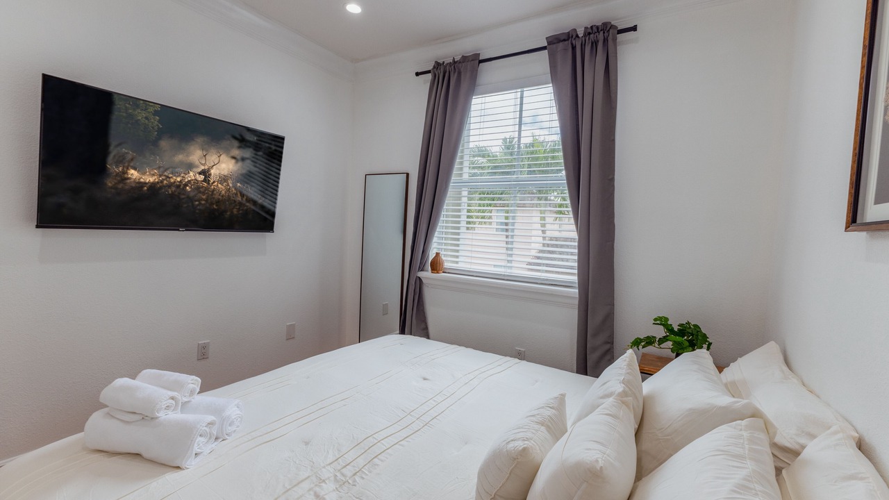 Photo of Bedroom in Ludlam