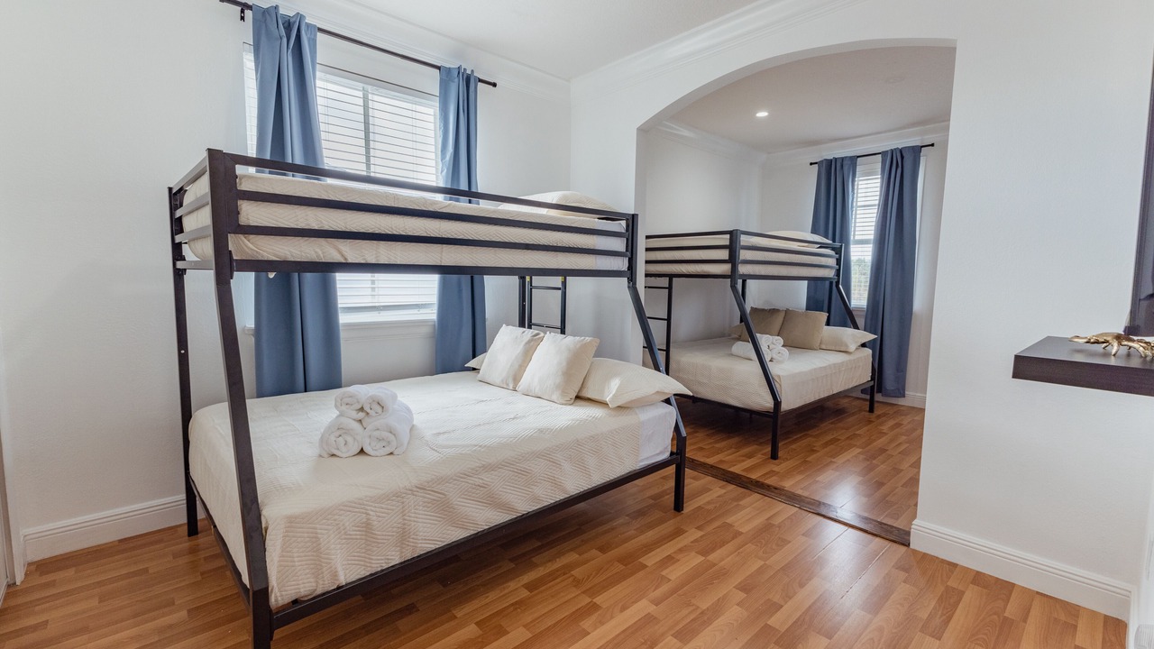Photo of Bedroom in Ludlam