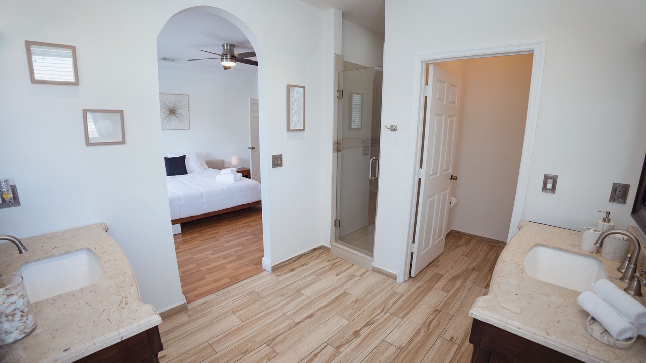 Photo of Bedroom in Ludlam