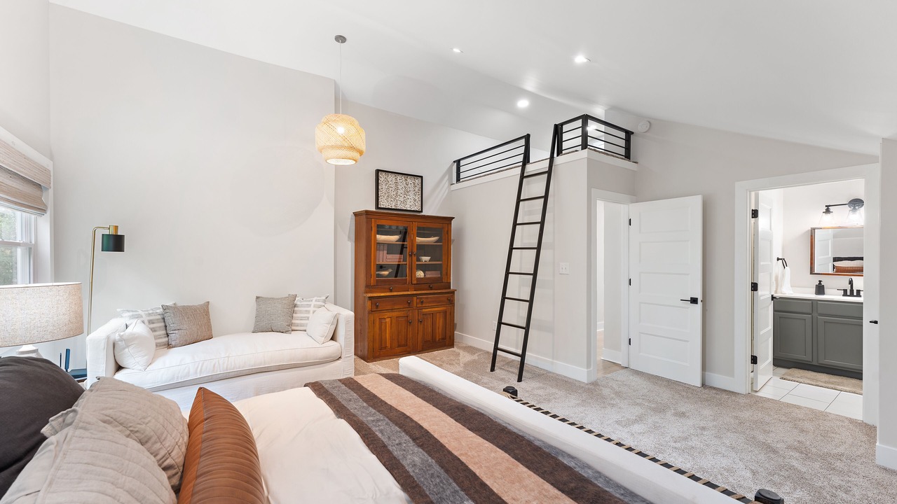 Photo of Bedroom in Culver