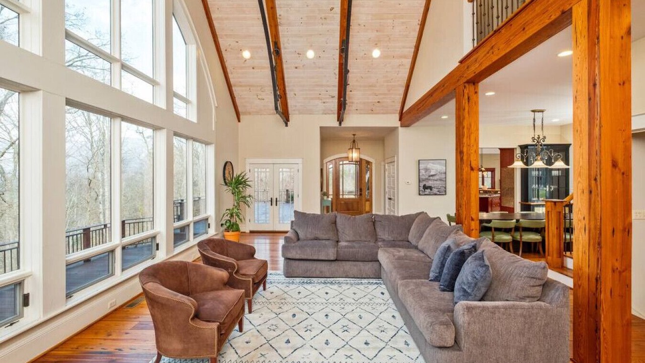 Photo of Livingroom in Nellysford