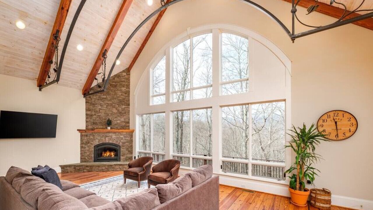Photo of Livingroom in Nellysford