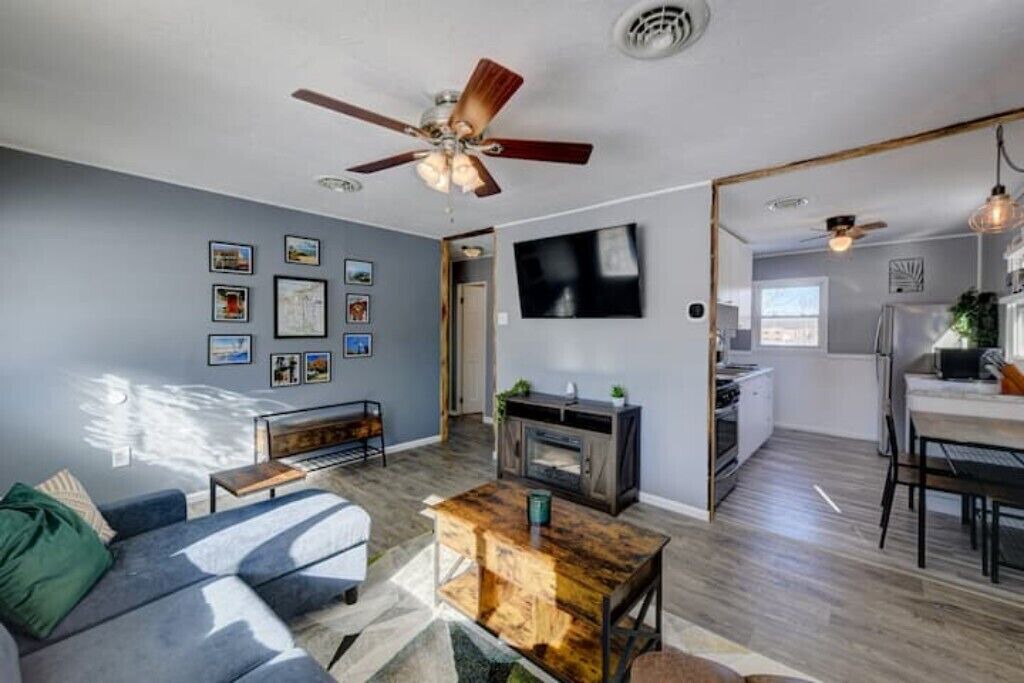 Photo of Livingroom in Wheeler